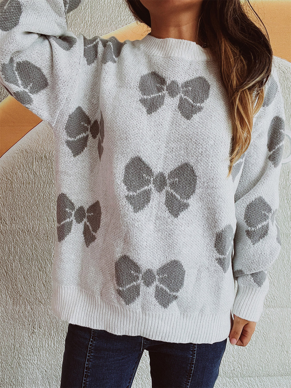 Gisela | Round neck sweater with dropped shoulder and bow