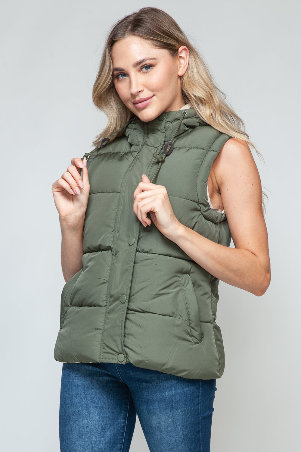 Dominique | Snobbish hooded vest with snap and zip fastening