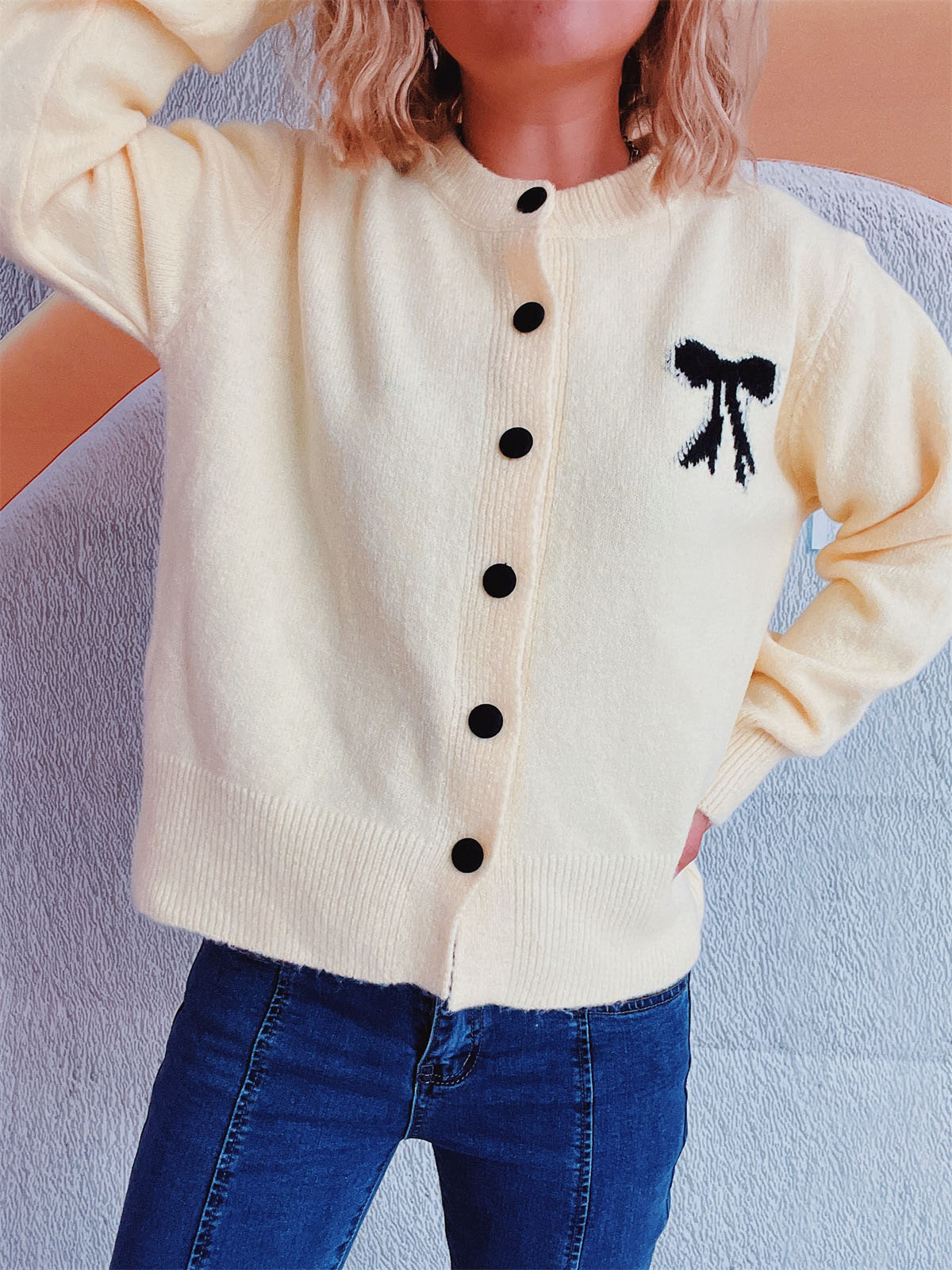 Beate | Long-sleeved cardigan with bow and round neckline and buttons