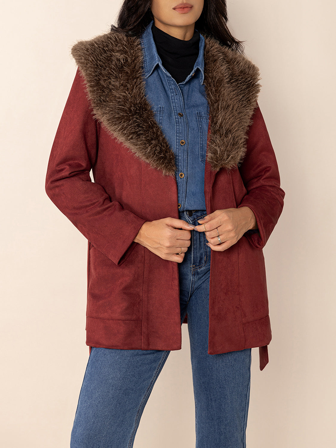 Regina | Fluffy jacket with collar and waist band