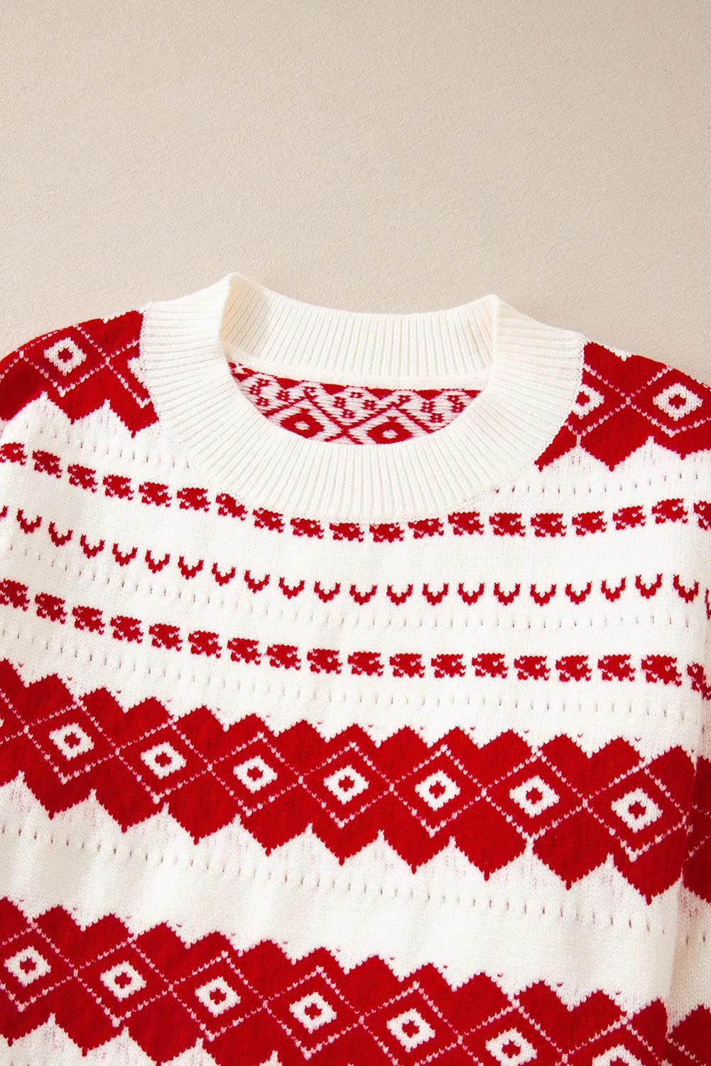Claudia | Pullover with a geometric crew neck and dropped shoulders