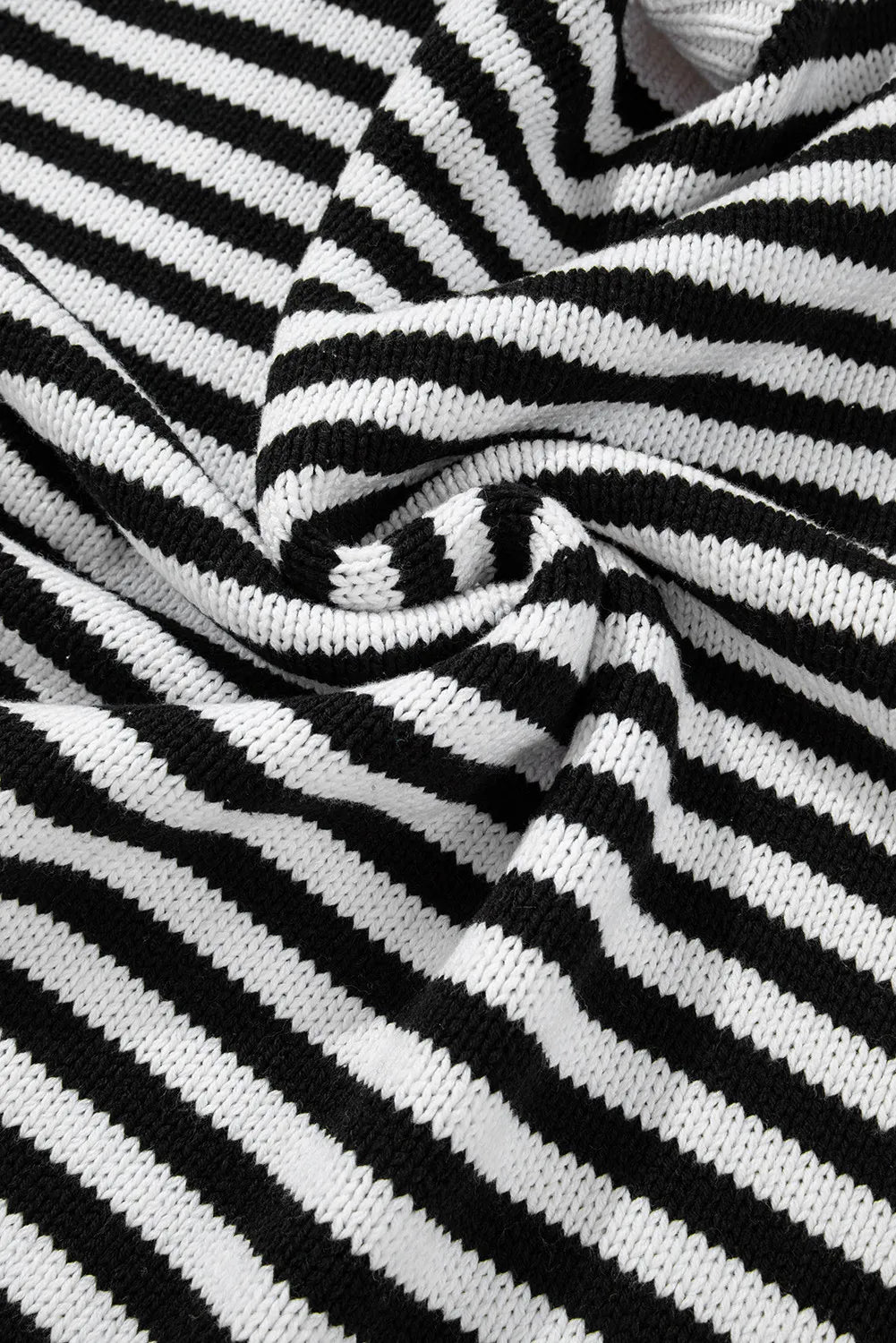 Angela | Striped long-sleeved sweater with a crew neck