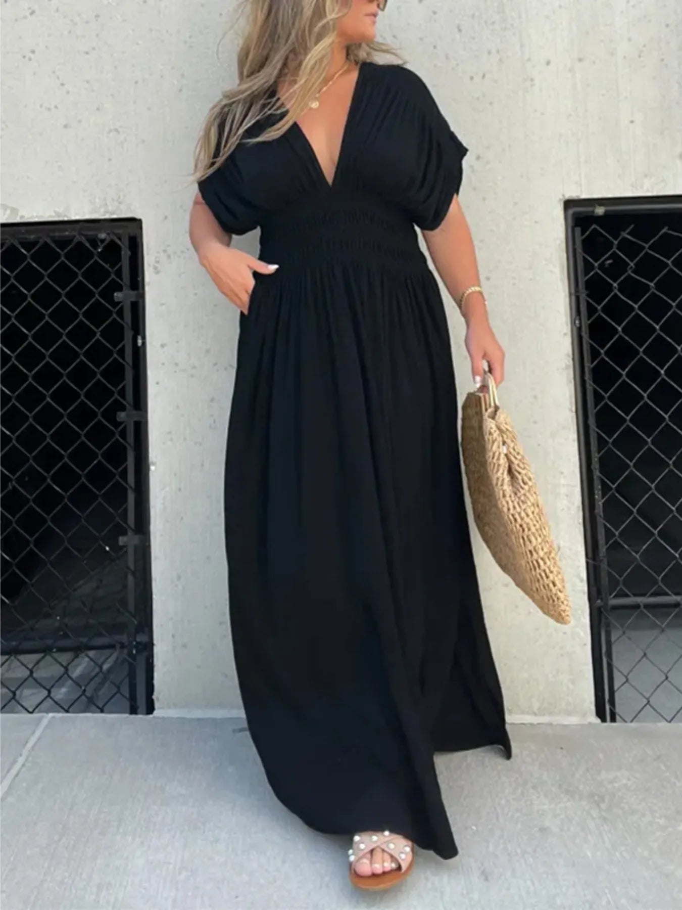 Letizia® | Elegant Maxi Dress With V-Neckline And Side Slit