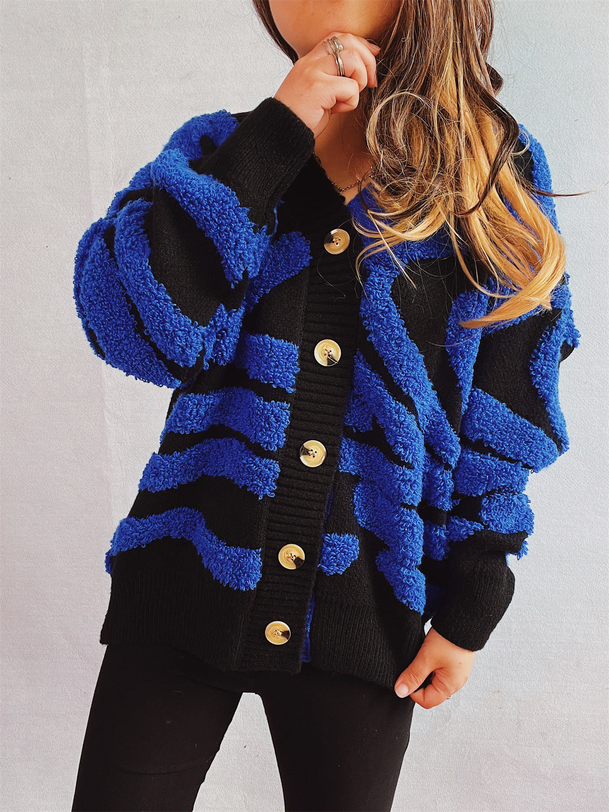 Lea | Contrast color long sleeve cardigan with buttons