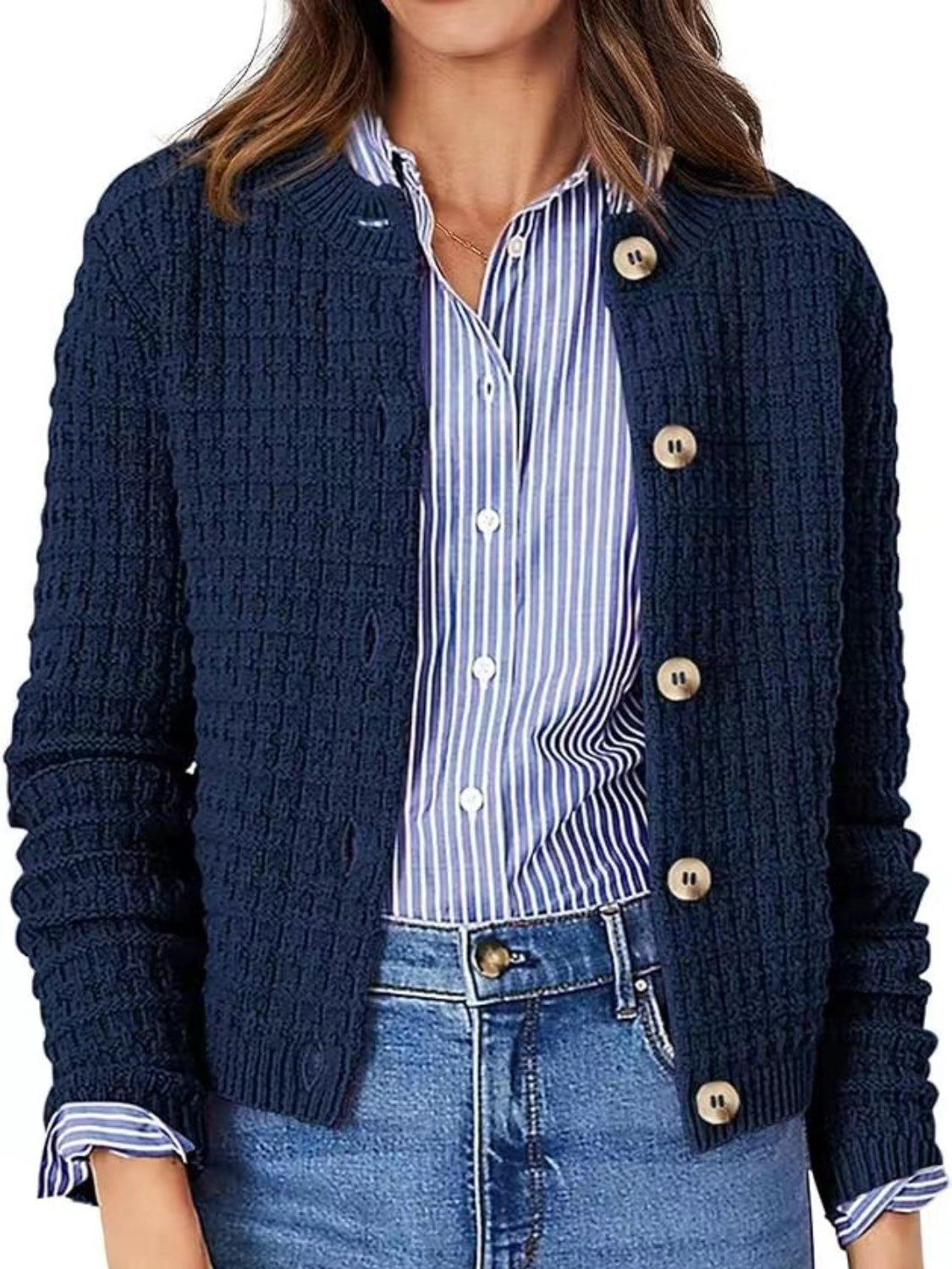 Adele | Buttoned, long-sleeved cardigan with a crew neck