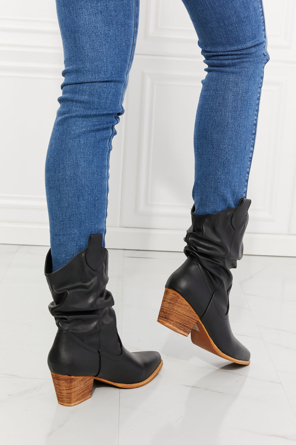 Gabriela | Elegant and detailed support boots