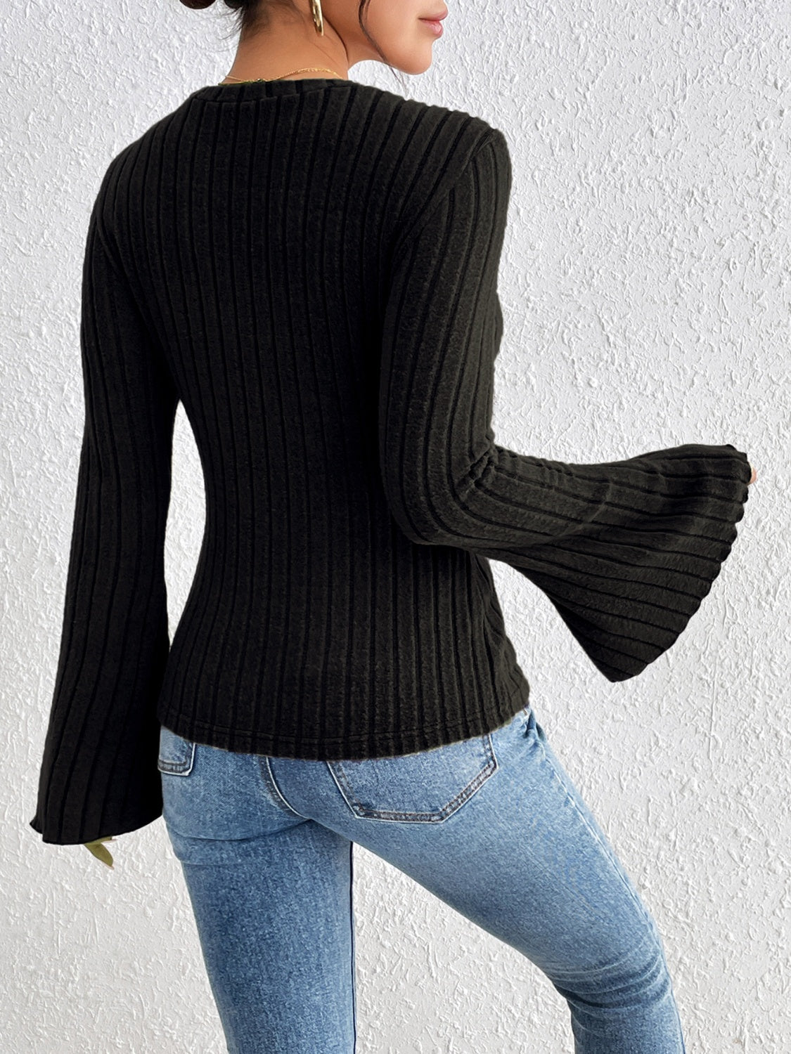 Mariana | Round neck T-shirt with flared sleeves