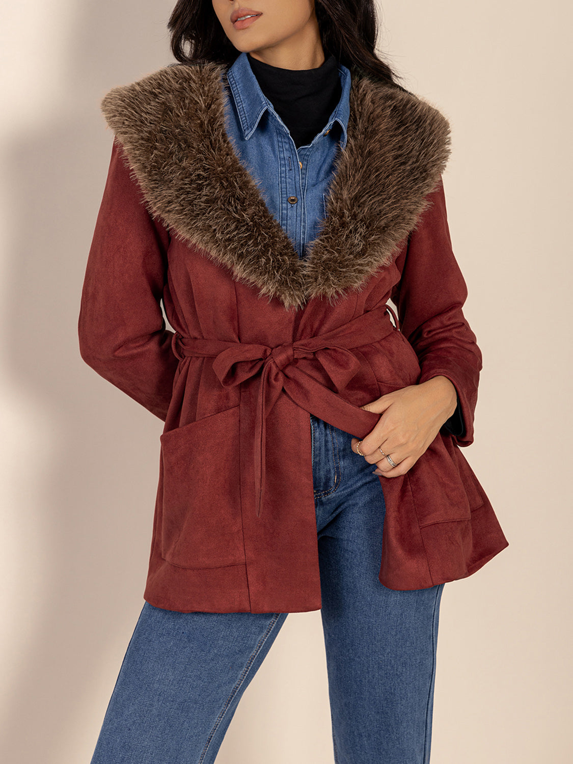 Regina | Fluffy jacket with collar and waist band