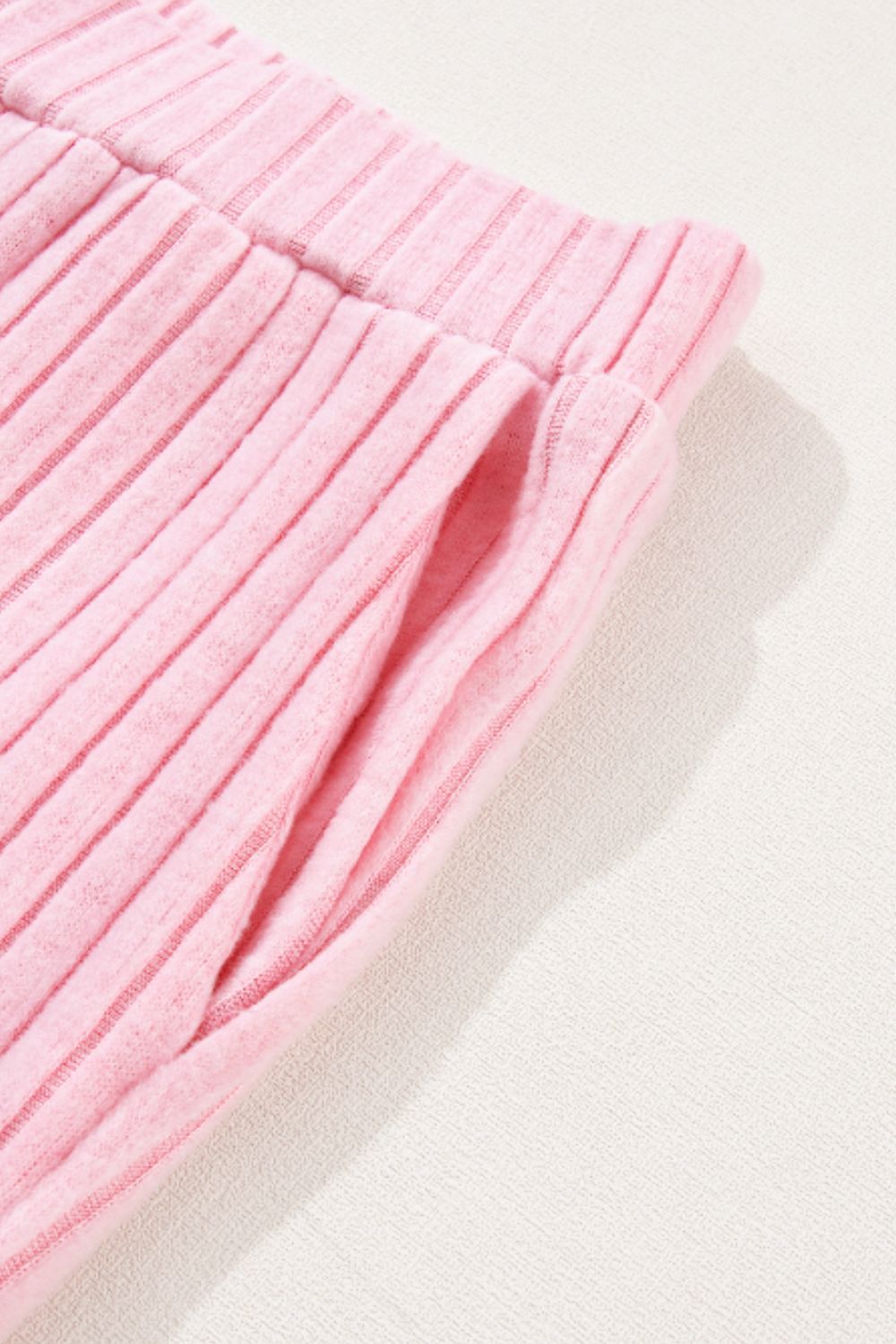 Xochitl | Lounge set consisting of a ribbed V-neck top and trousers