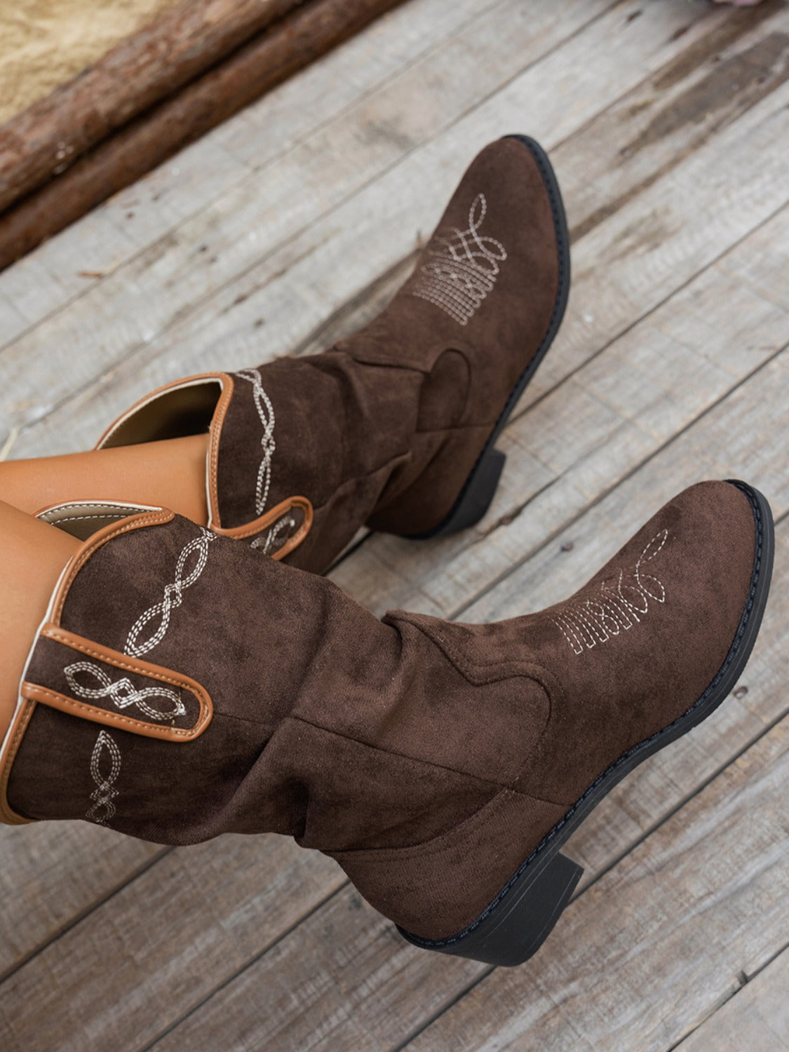 Dagny | Embroidered pointed toe boots with block heel