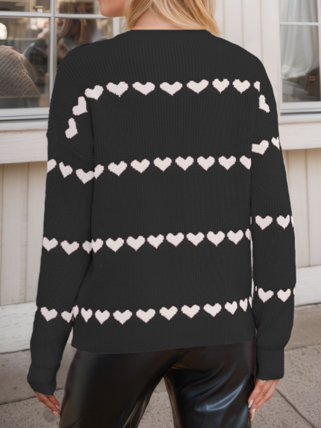 Hanna | Heart-shaped, long-sleeved crew neck sweater