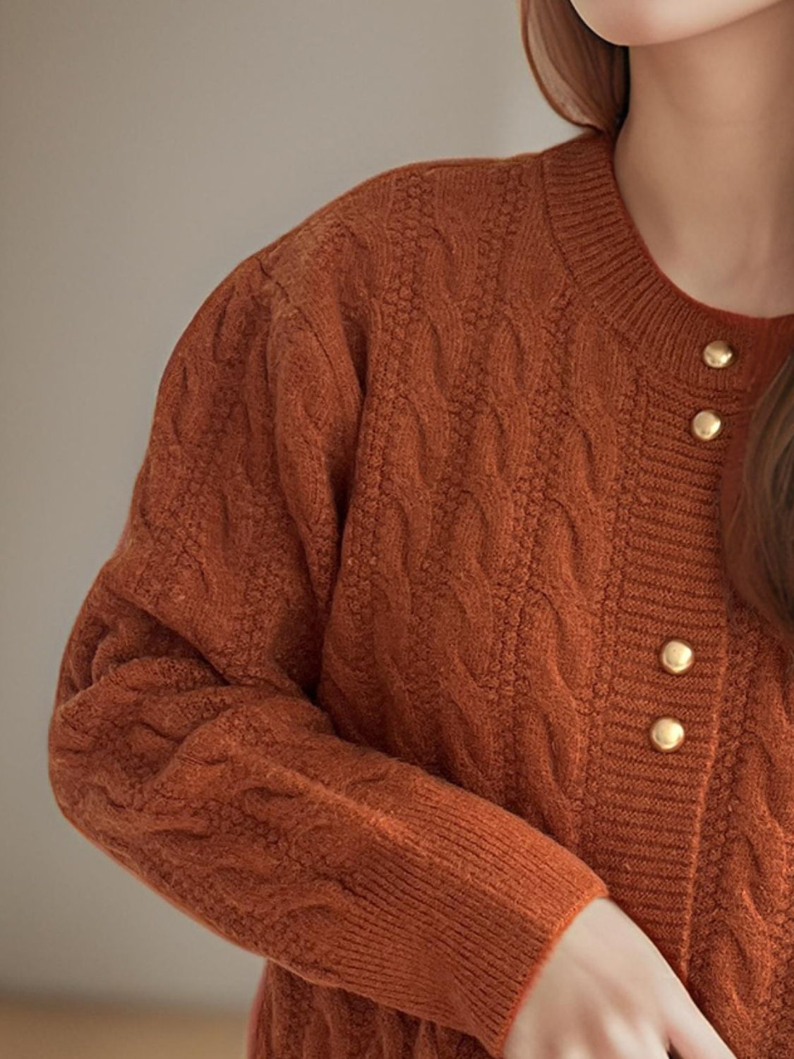 Cristina | Cable knit cardigan with a crew neck and long sleeves