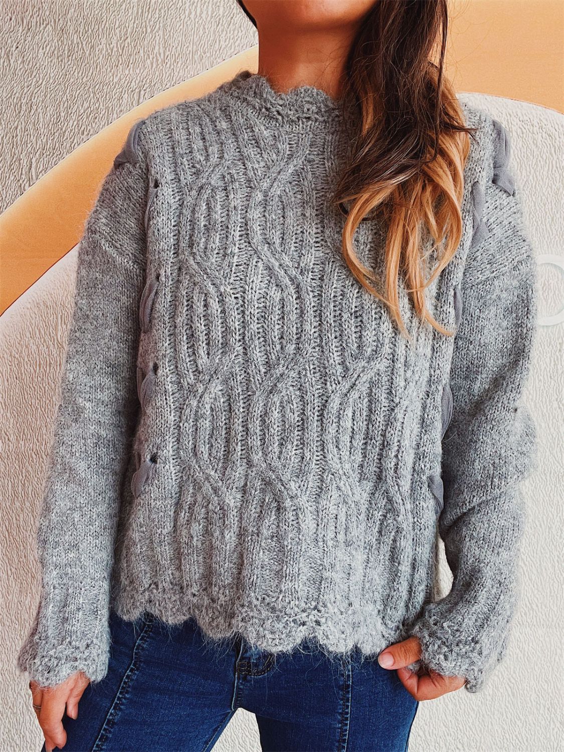 Gabriella | Long-sleeved sweater with dropped shoulders and a wavy hem