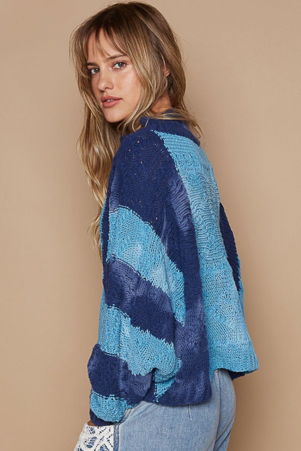 Maria Fernanda | POL sweater with stand-up collar and color block design