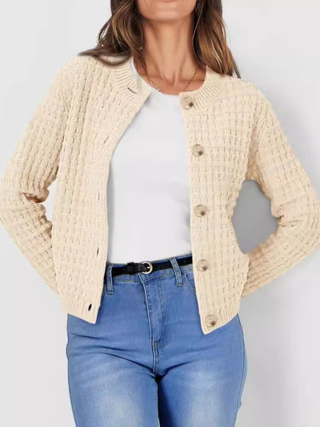Adele | Buttoned, long-sleeved cardigan with a crew neck