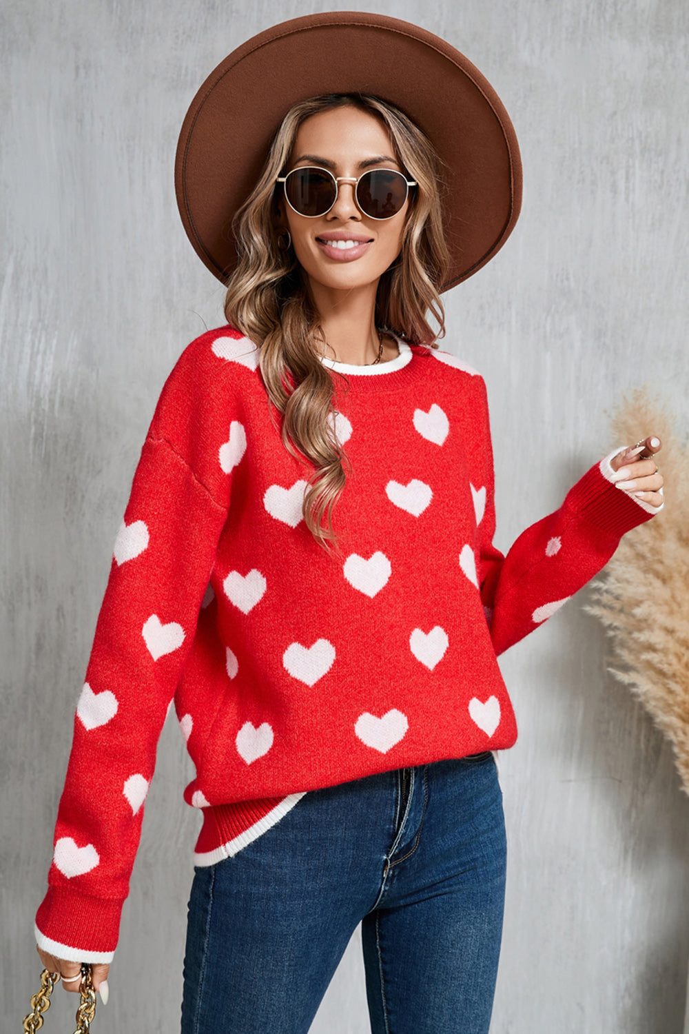 Lilli | Round neck sweater with contrast trim and heart pattern