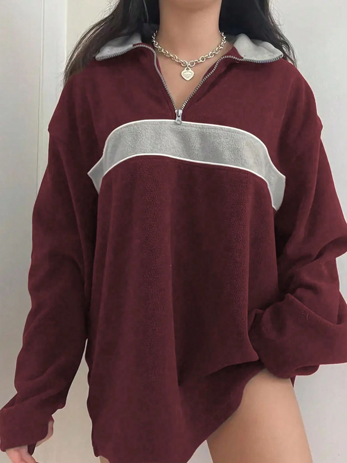 Ingrid | Contrasting long-sleeved sweatshirt with dropped shoulders