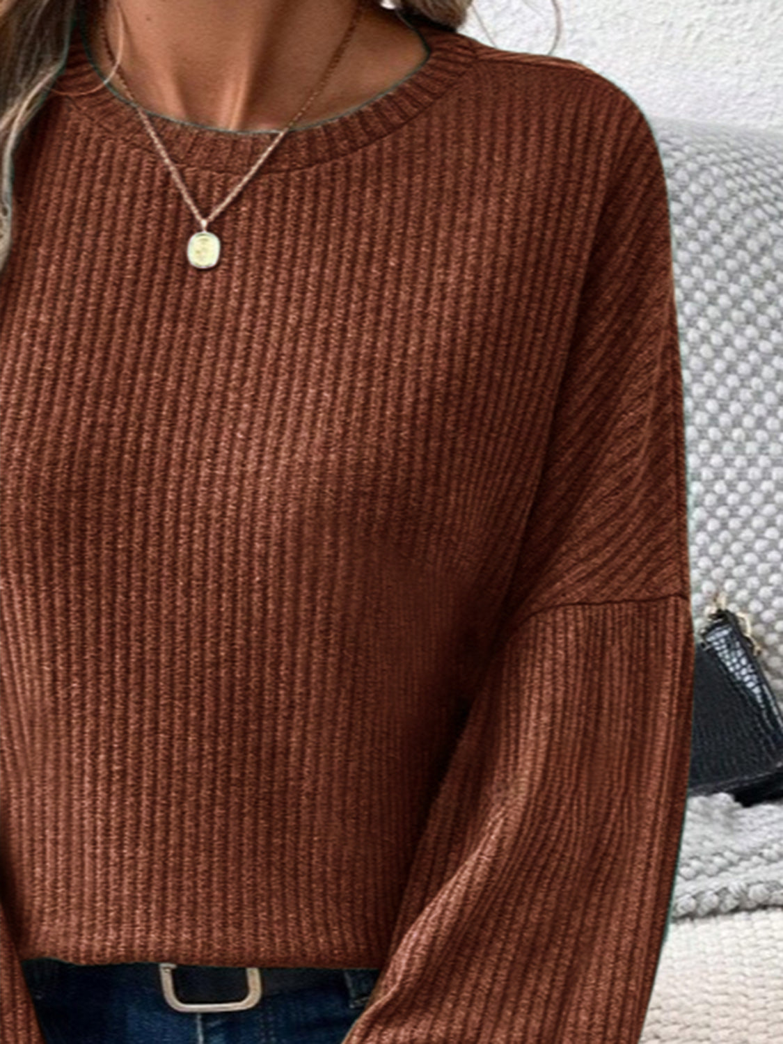 Olivia | Ribbed crew neck t-shirt with lantern sleeves