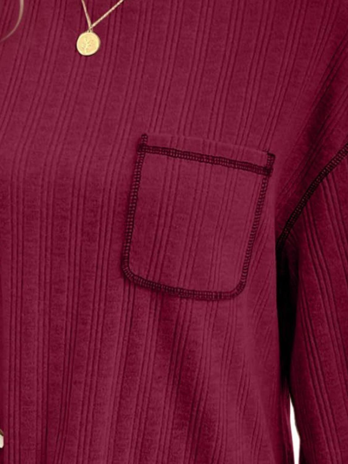 Hildegard | Long-sleeved t-shirt with a crew neck and contrast stitching