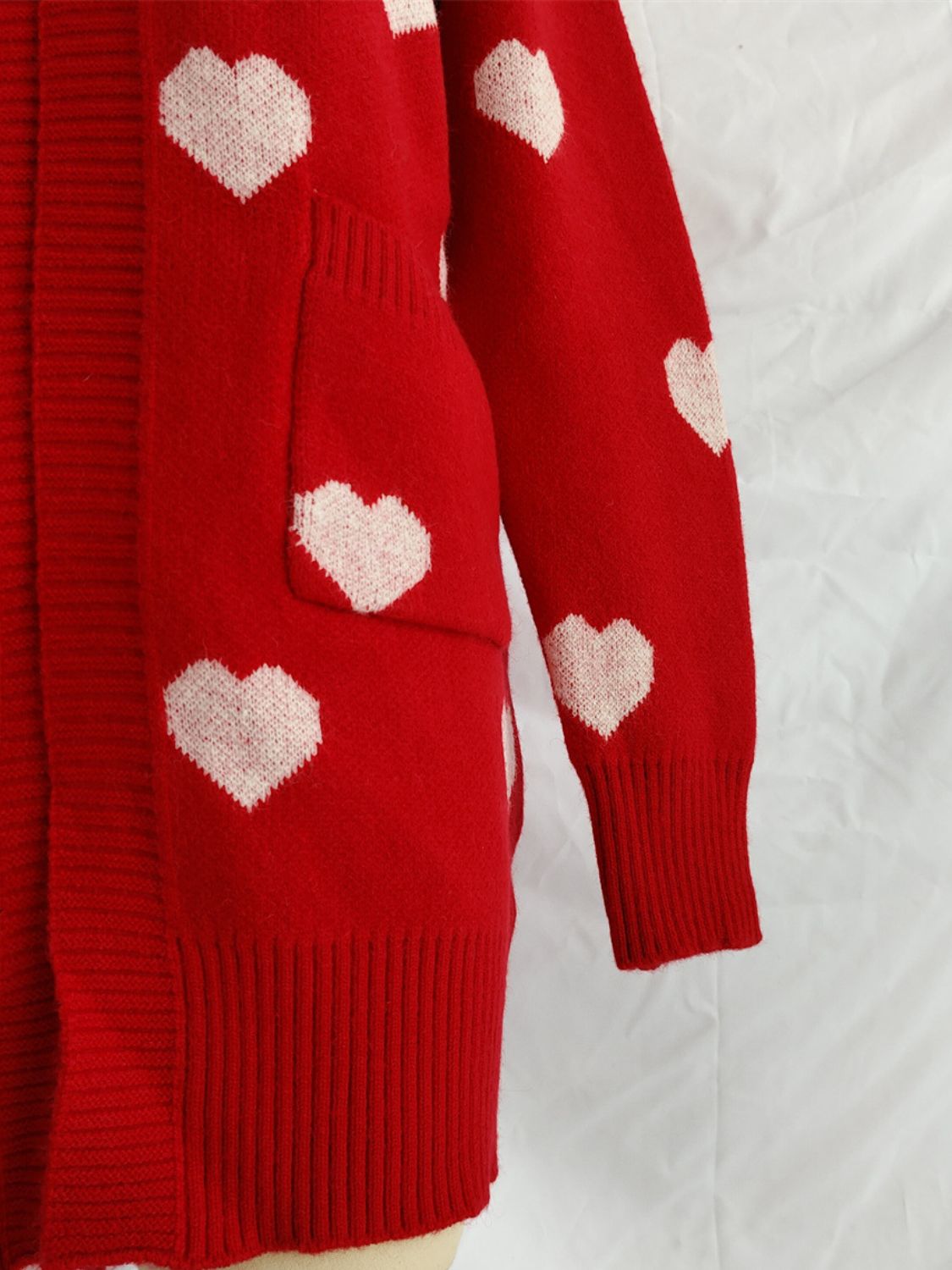 Nuria | Heart-shaped, long-sleeved cardigan with an open front