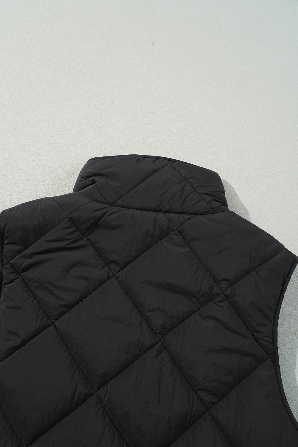 Maite | Vest with snap-down structure and pockets