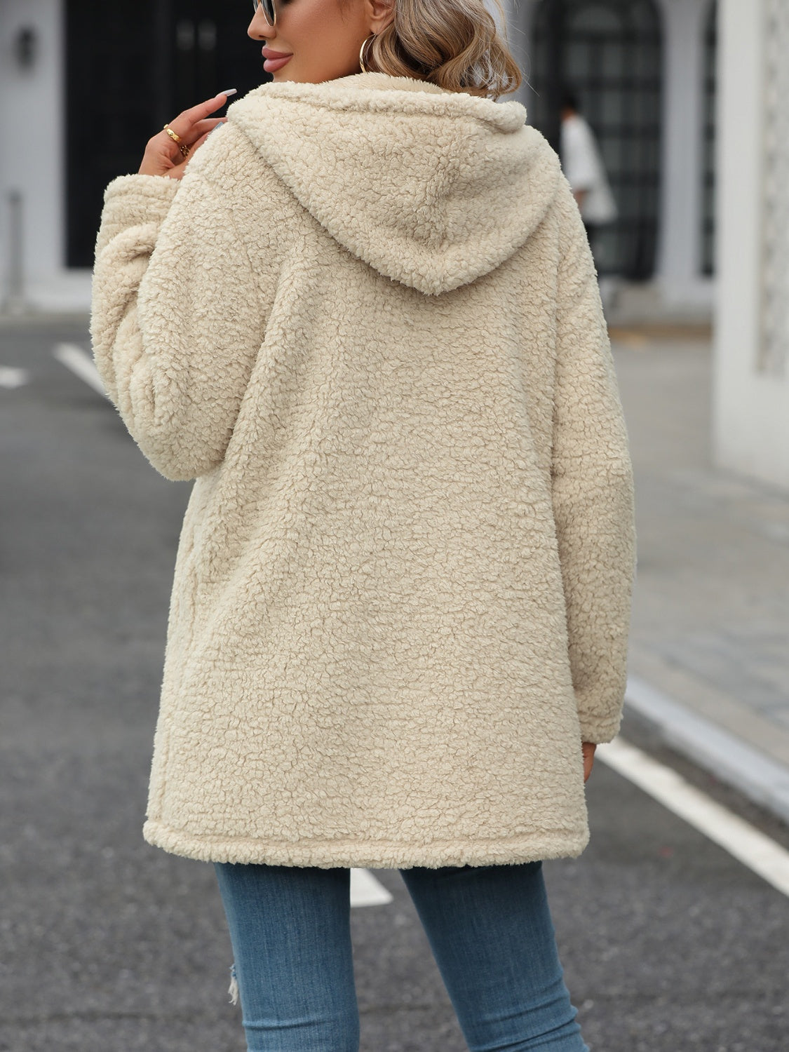Marianna | Fluffy, long-sleeved hooded jacket with zip fastening