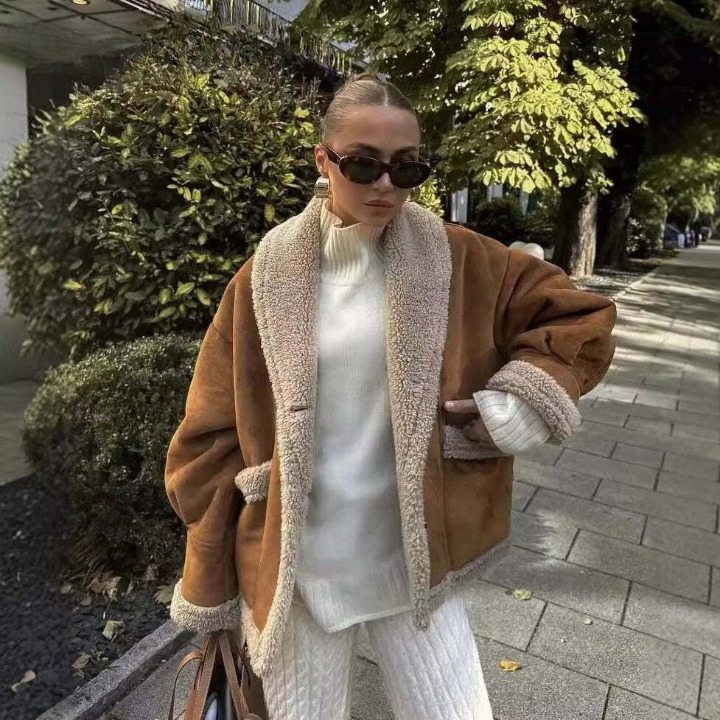 Paloma | Warm women's jacket with cuffs