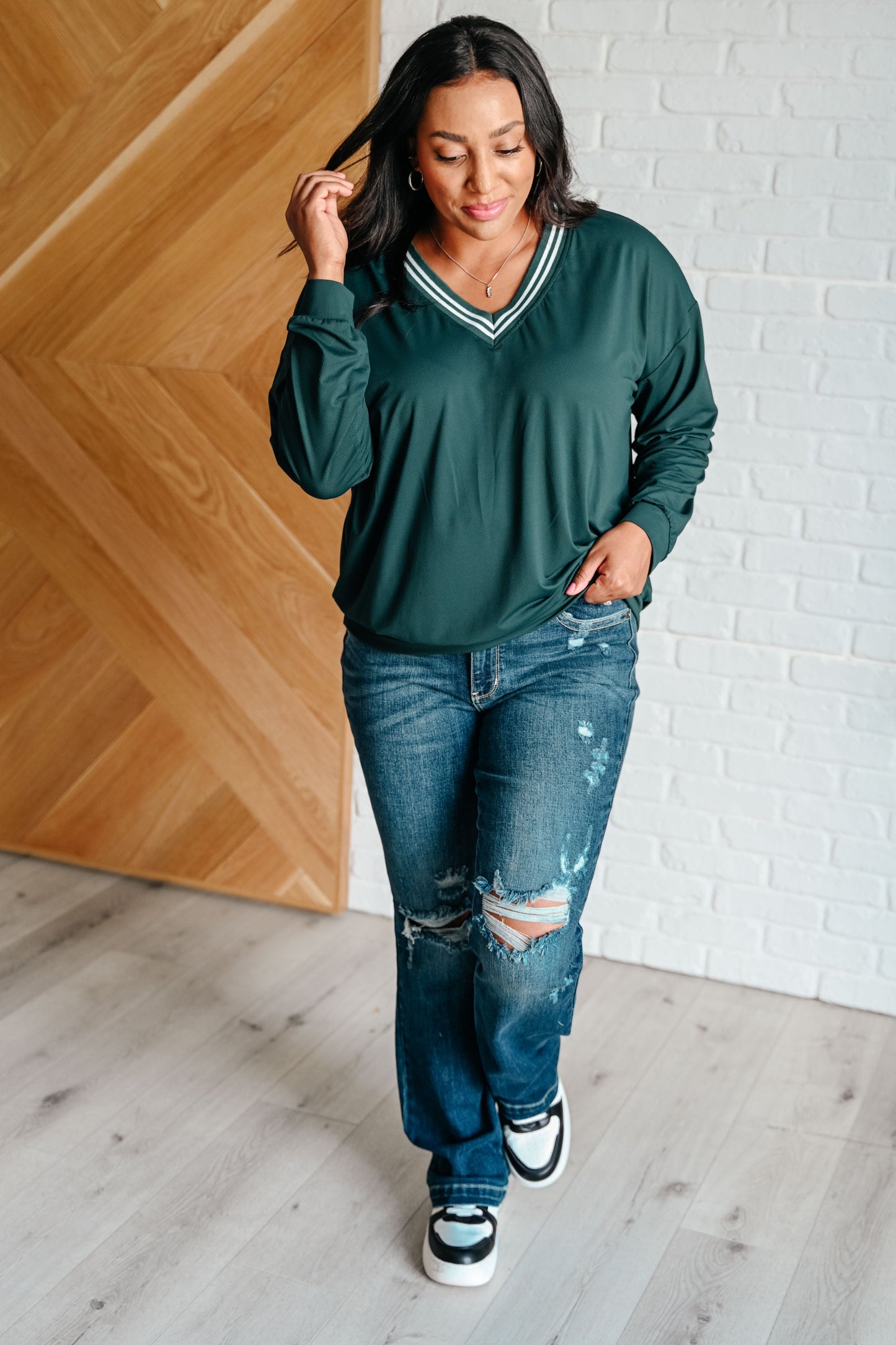 Daria | All Out Comfort V-neck sweater in midnight green