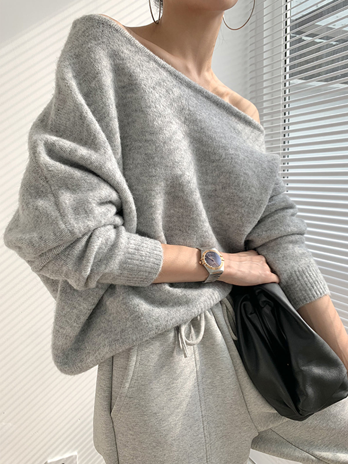 Tatjana | Asymmetrical one-shoulder sweater