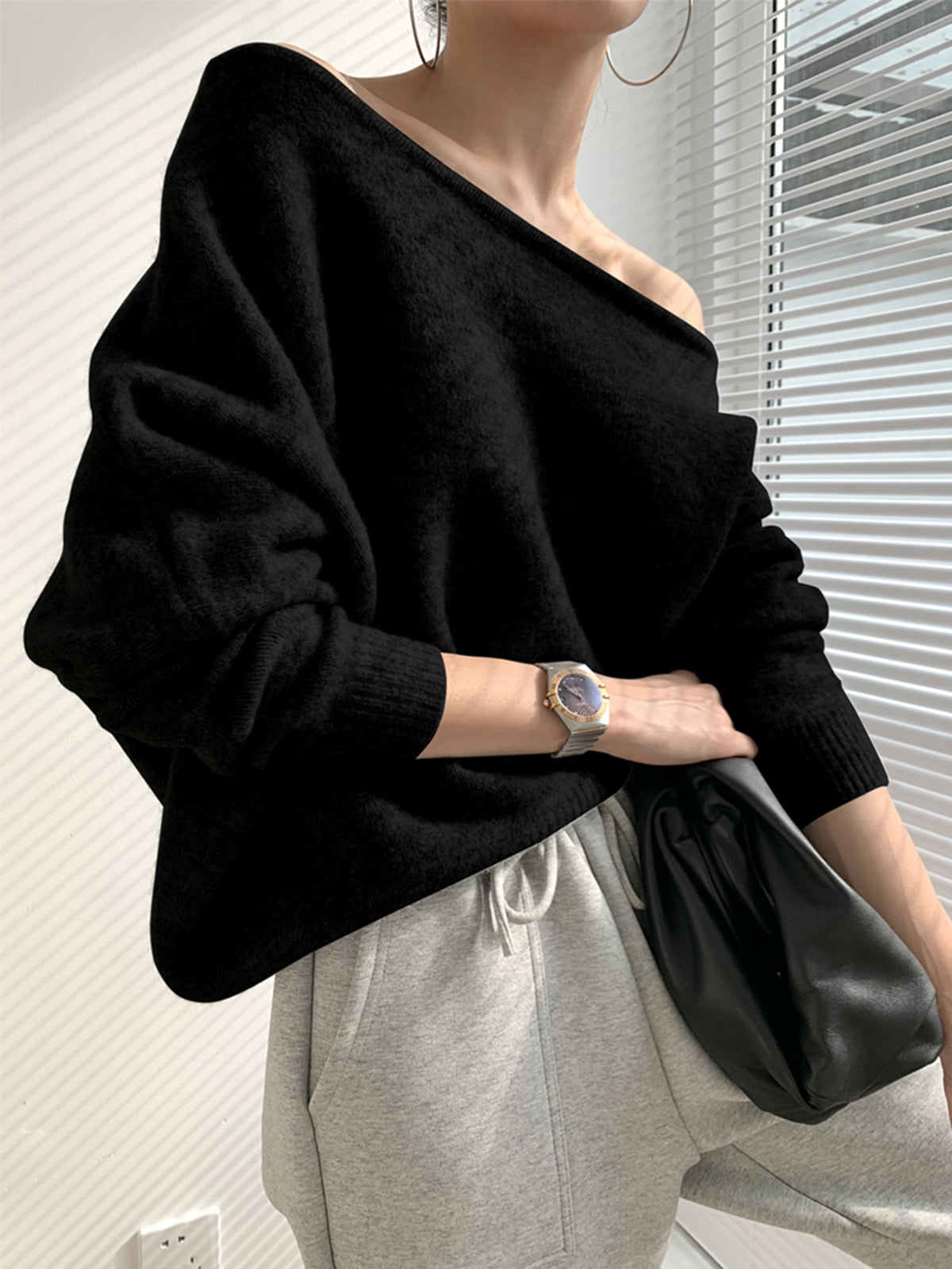 Tatjana | Asymmetrical one-shoulder sweater