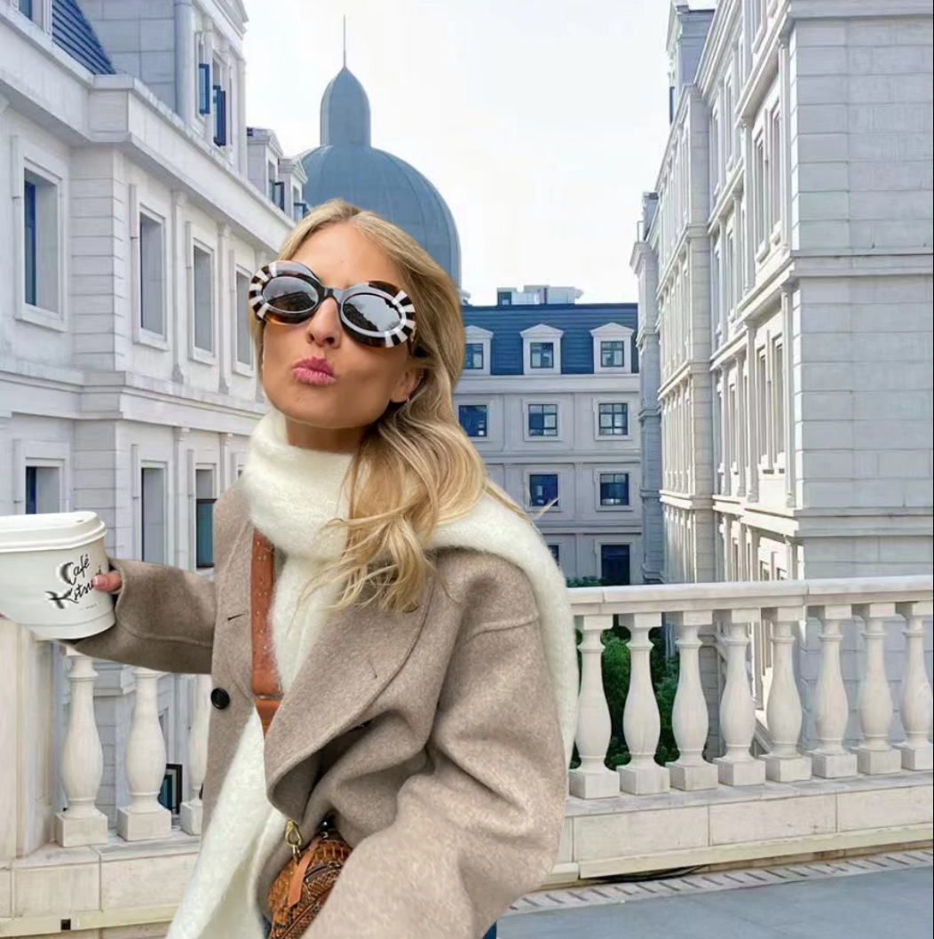 Valeria | Modern oversized coat with buttons