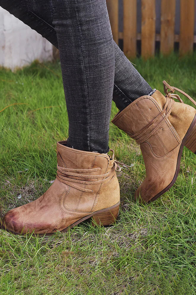 Hortensia | Supportive and fashionable orthopedic footwear