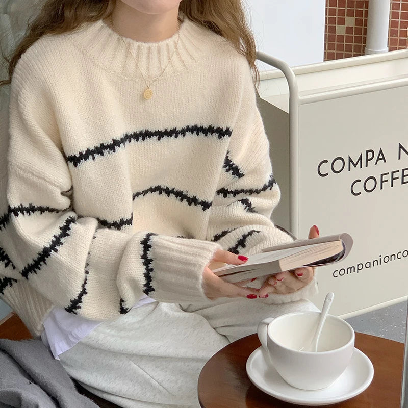 Delia | Casual, loose knitted sweater for women