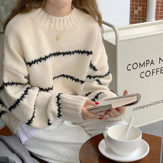 Delia | Casual, loose knitted sweater for women