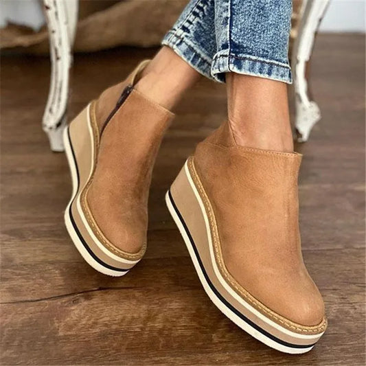 Jenni | Relaxed and supportive orthopedic wedge.