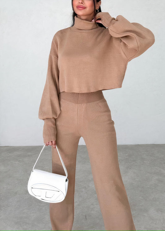 Greta® | Comfortable suit set with a high collar