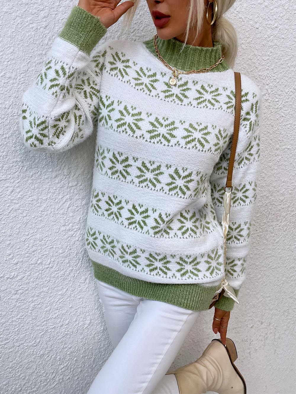 Gabriela | Jacquard Christmas sweater with snowflakes