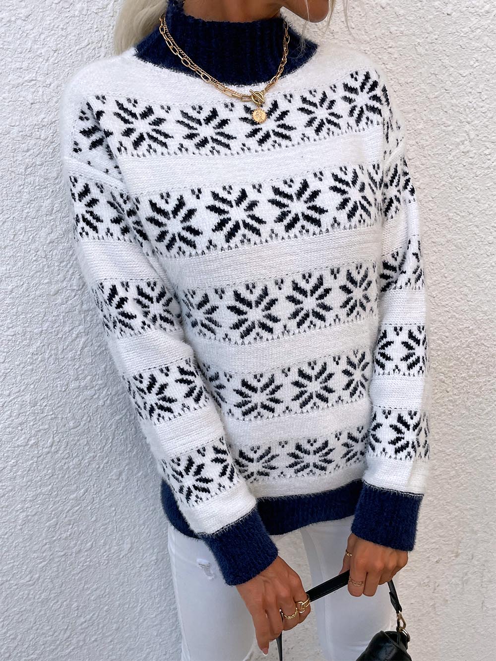Gabriela | Jacquard Christmas sweater with snowflakes