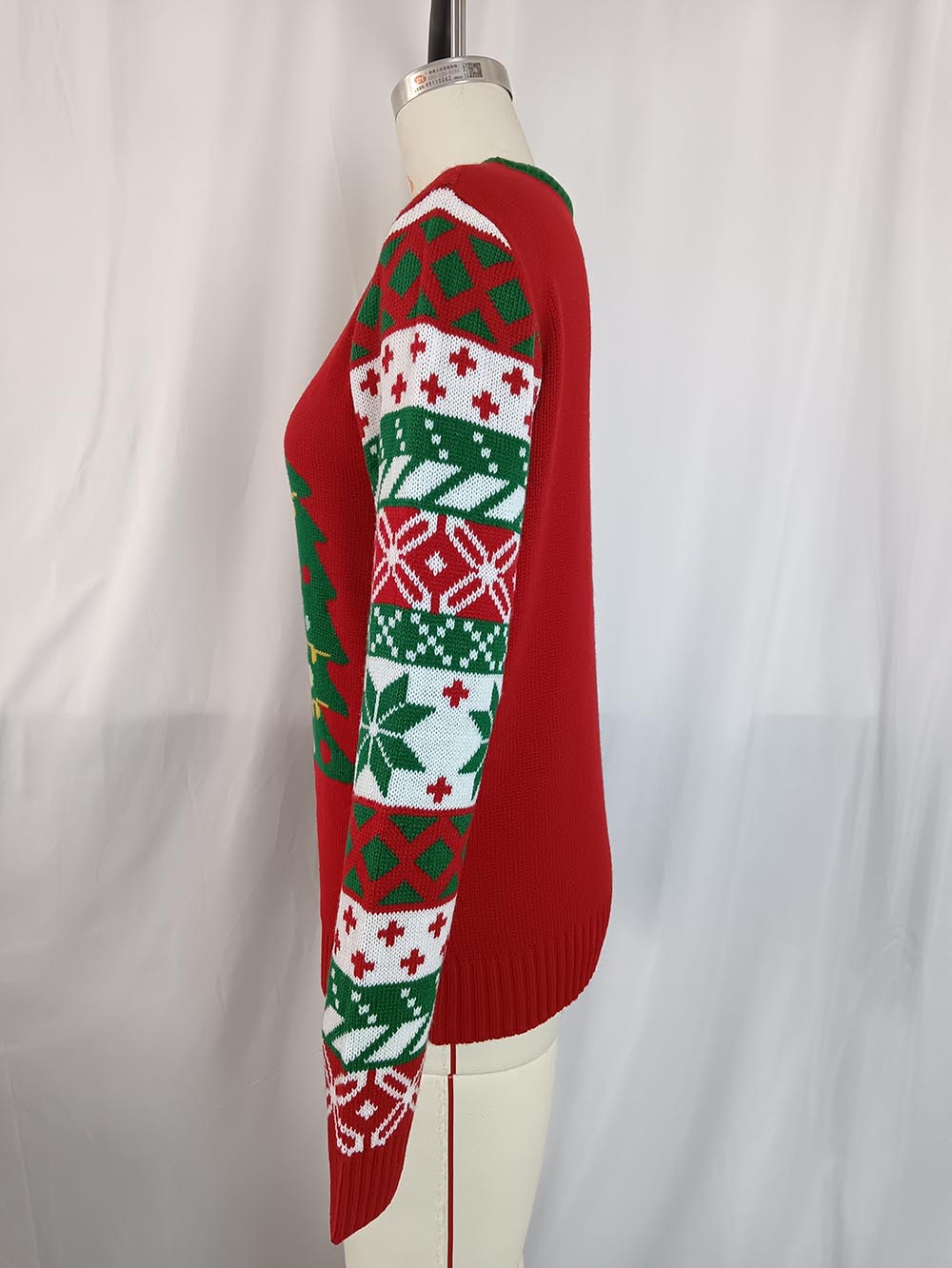 Elda | Knitted sweater with Christmas tree embroidery for an ugly Christmas