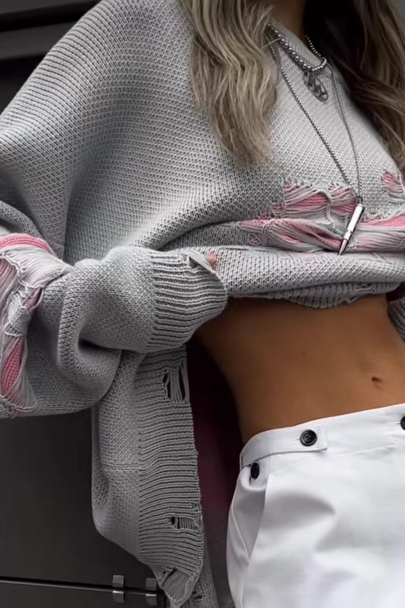 Monique | Contrast sweater with a distressed look
