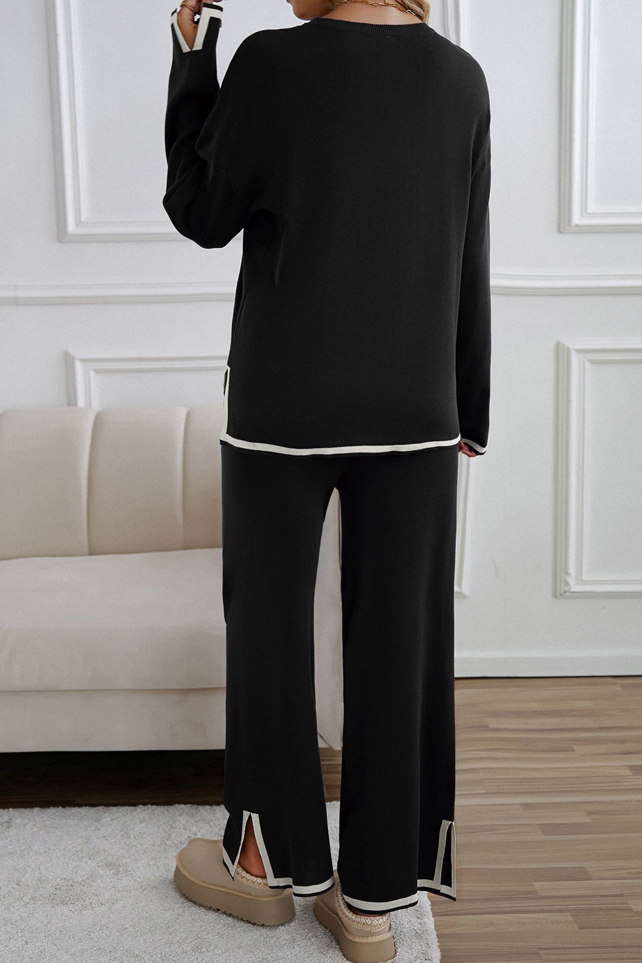 Regina | Knitted suits with a contrasting slit hem