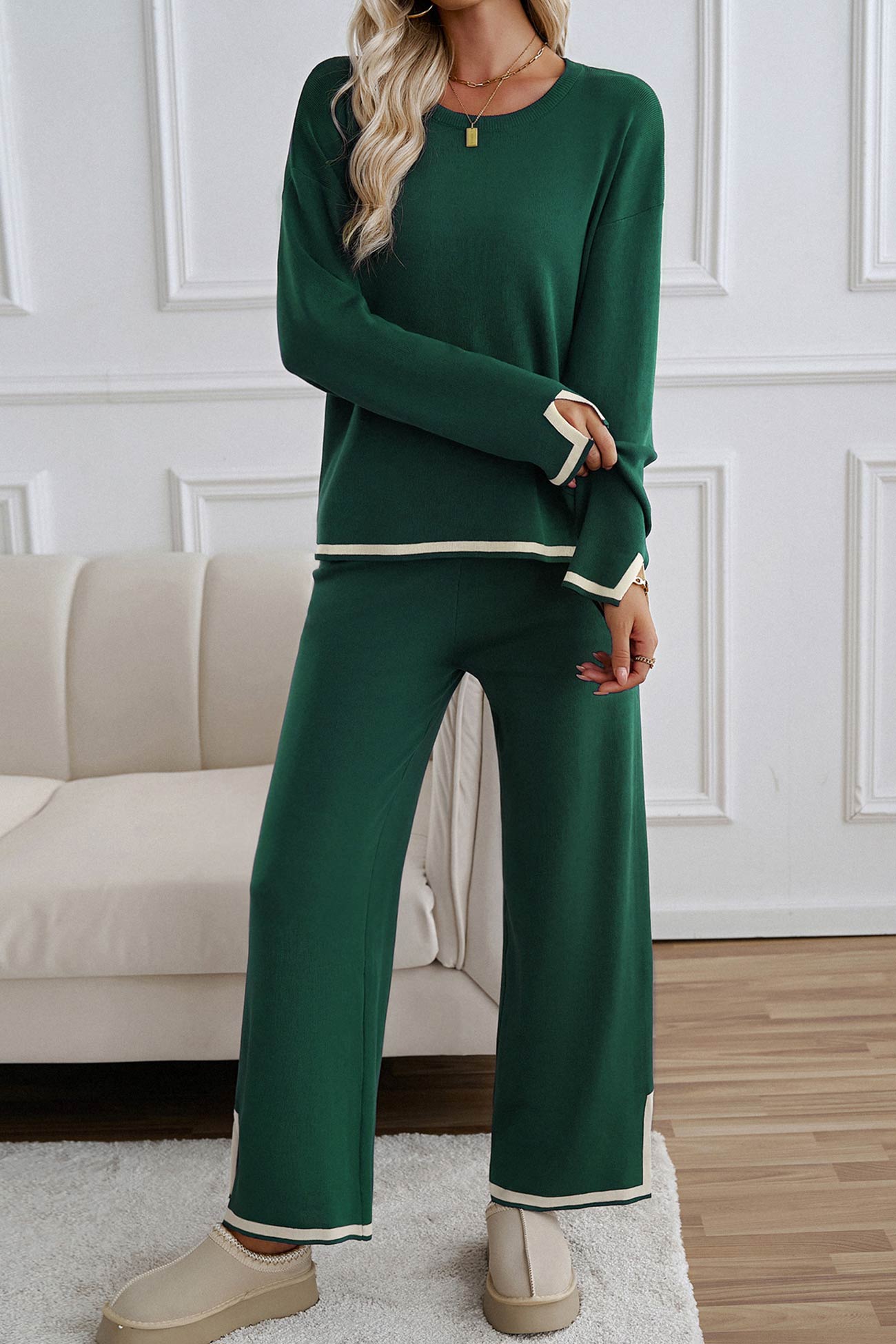 Regina | Knitted suits with a contrasting slit hem