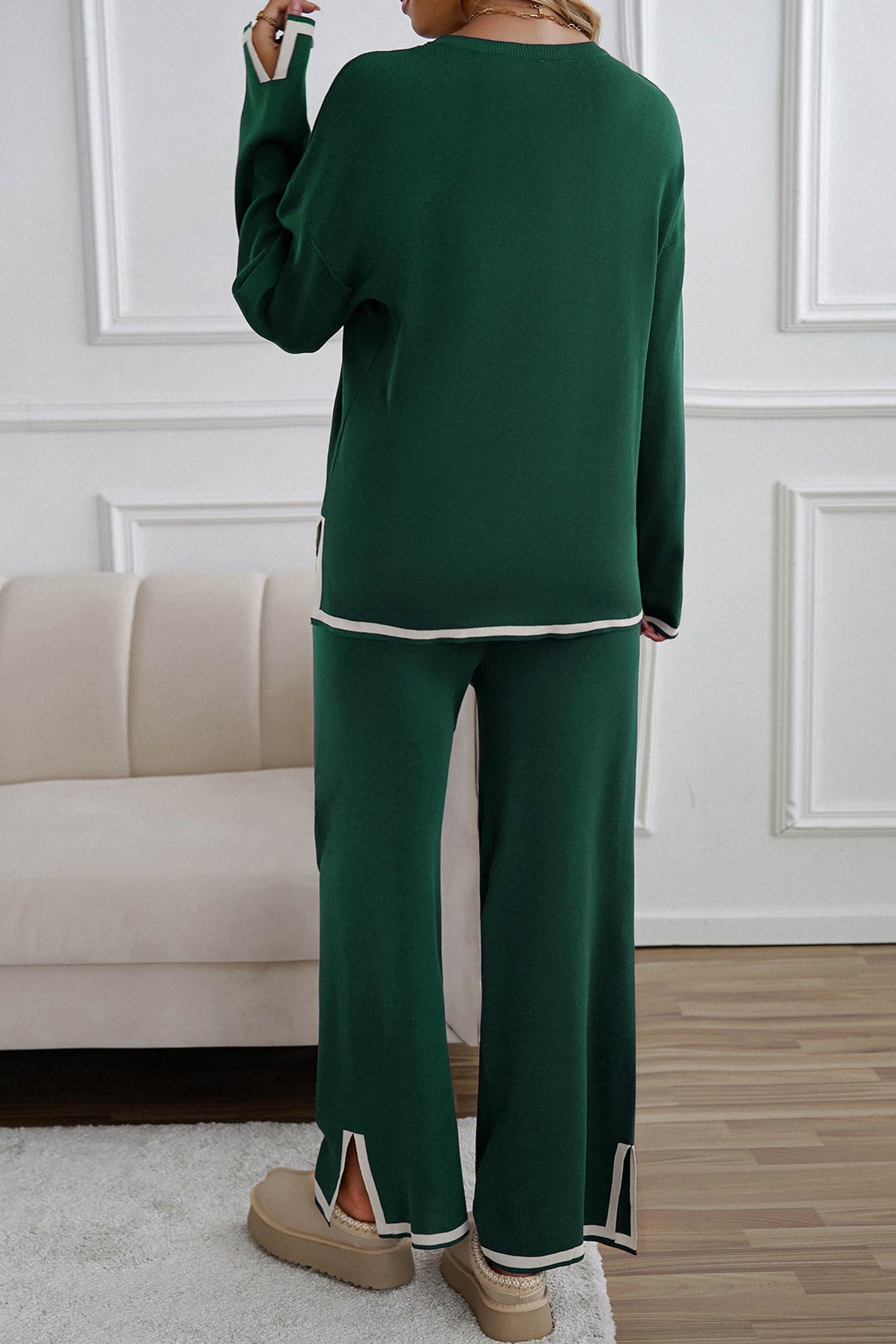 Regina | Knitted suits with a contrasting slit hem