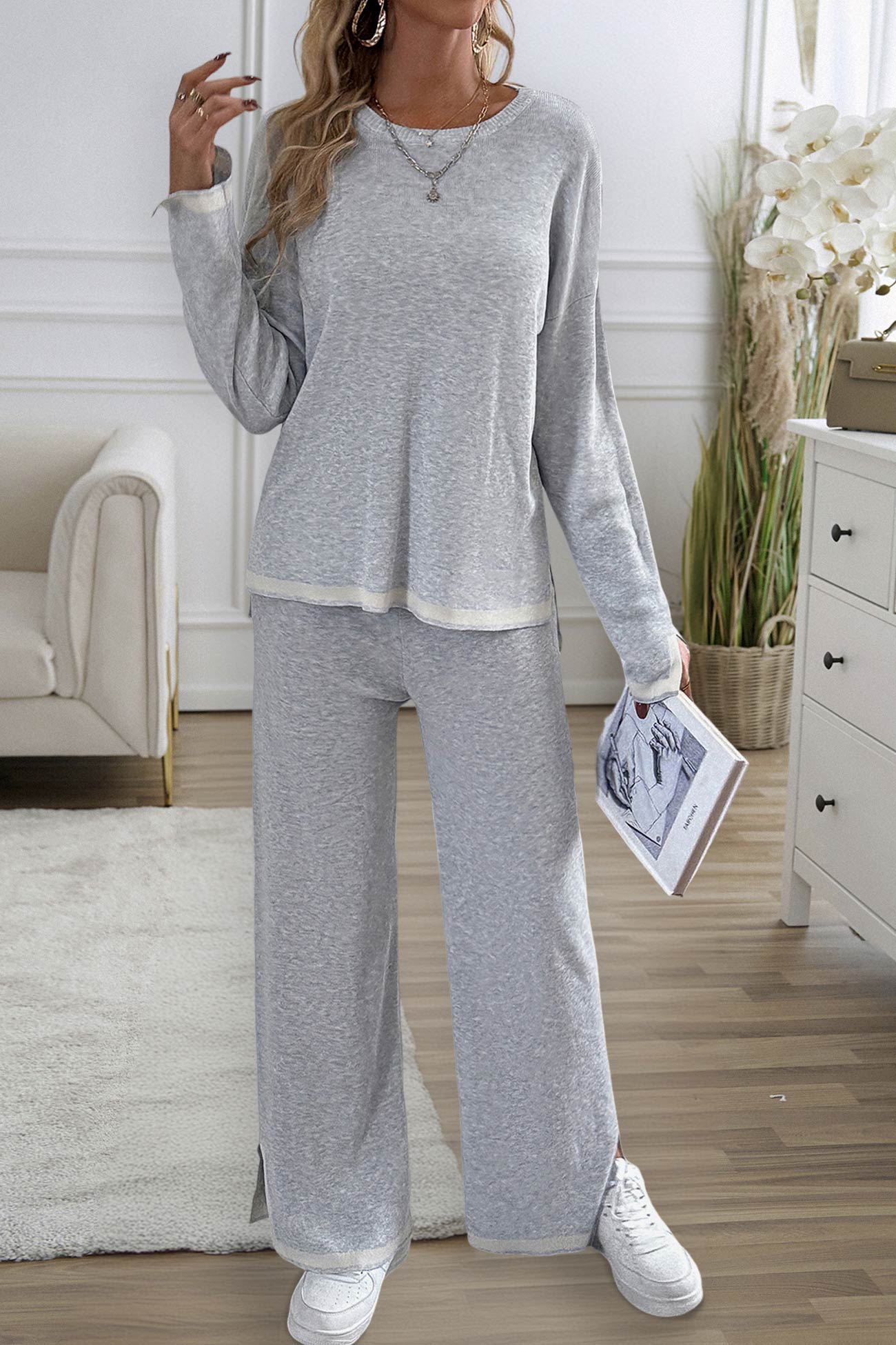 Regina | Knitted suits with a contrasting slit hem