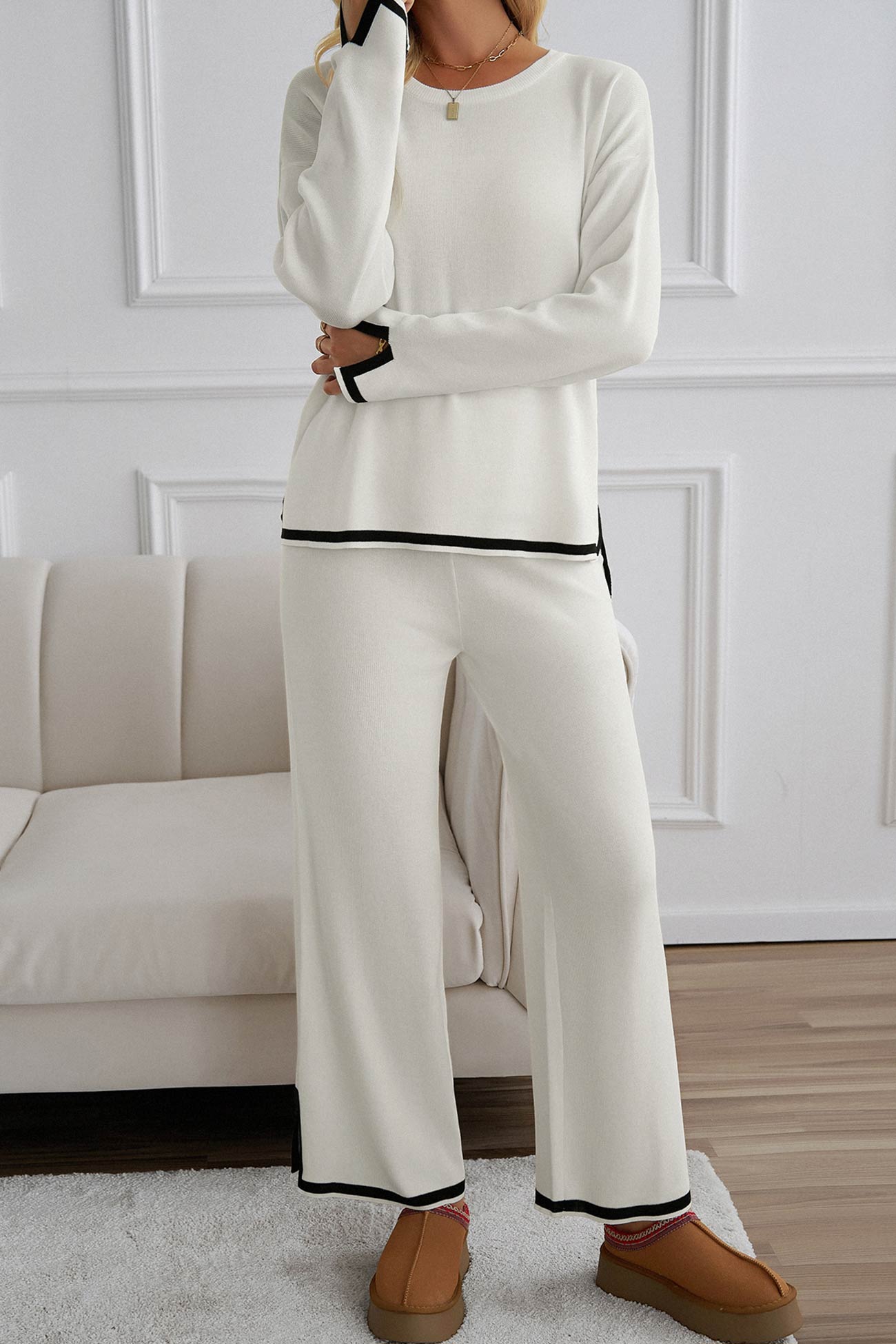 Regina | Knitted suits with a contrasting slit hem