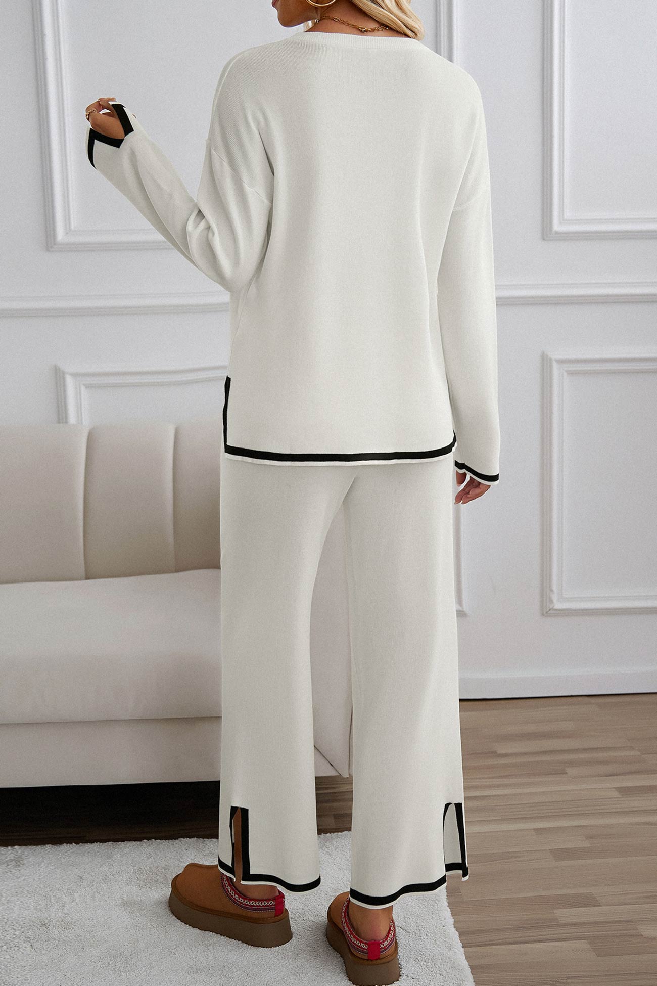 Regina | Knitted suits with a contrasting slit hem