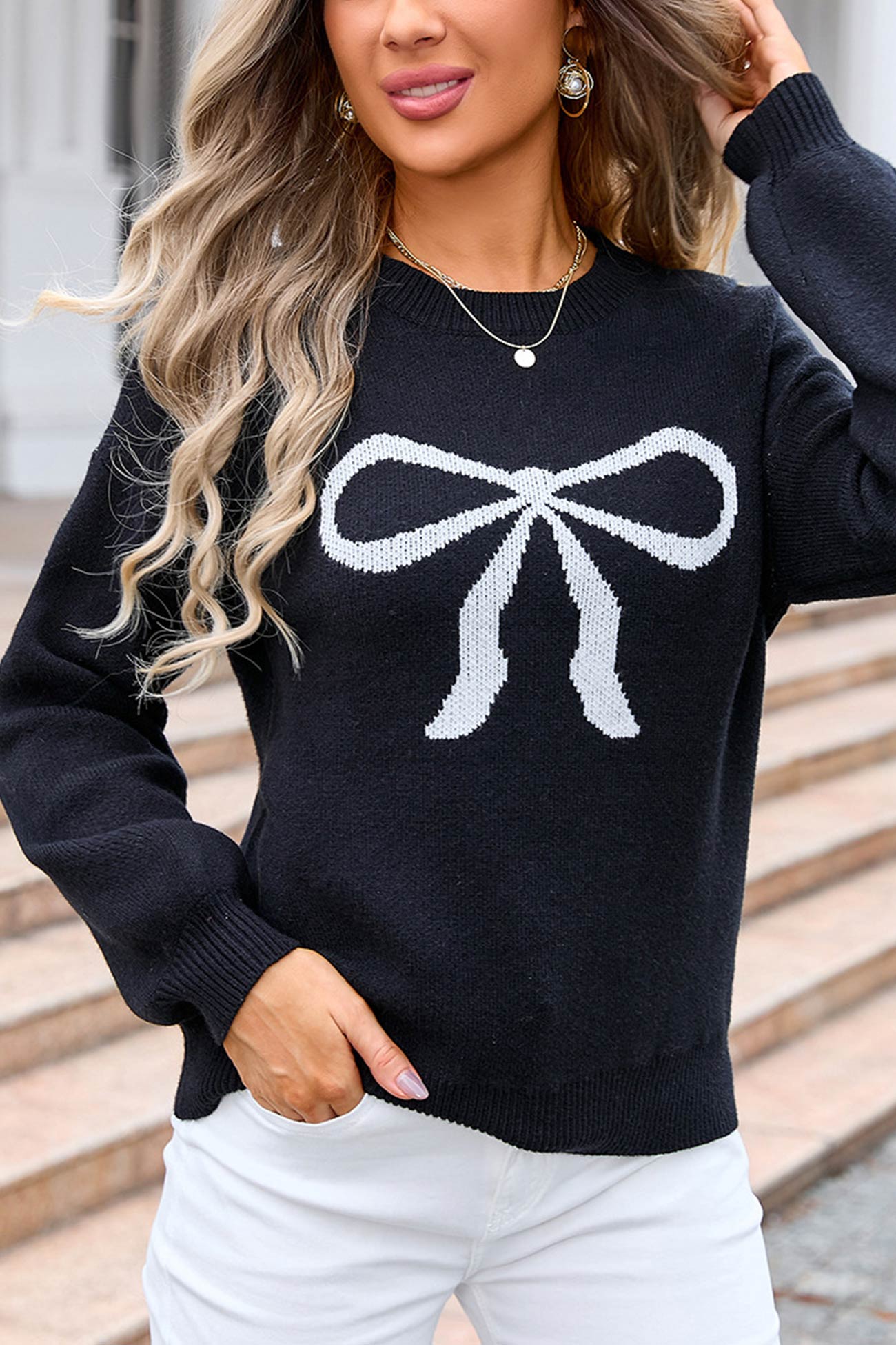 Solveig | Crew neck sweater with bow graphic
