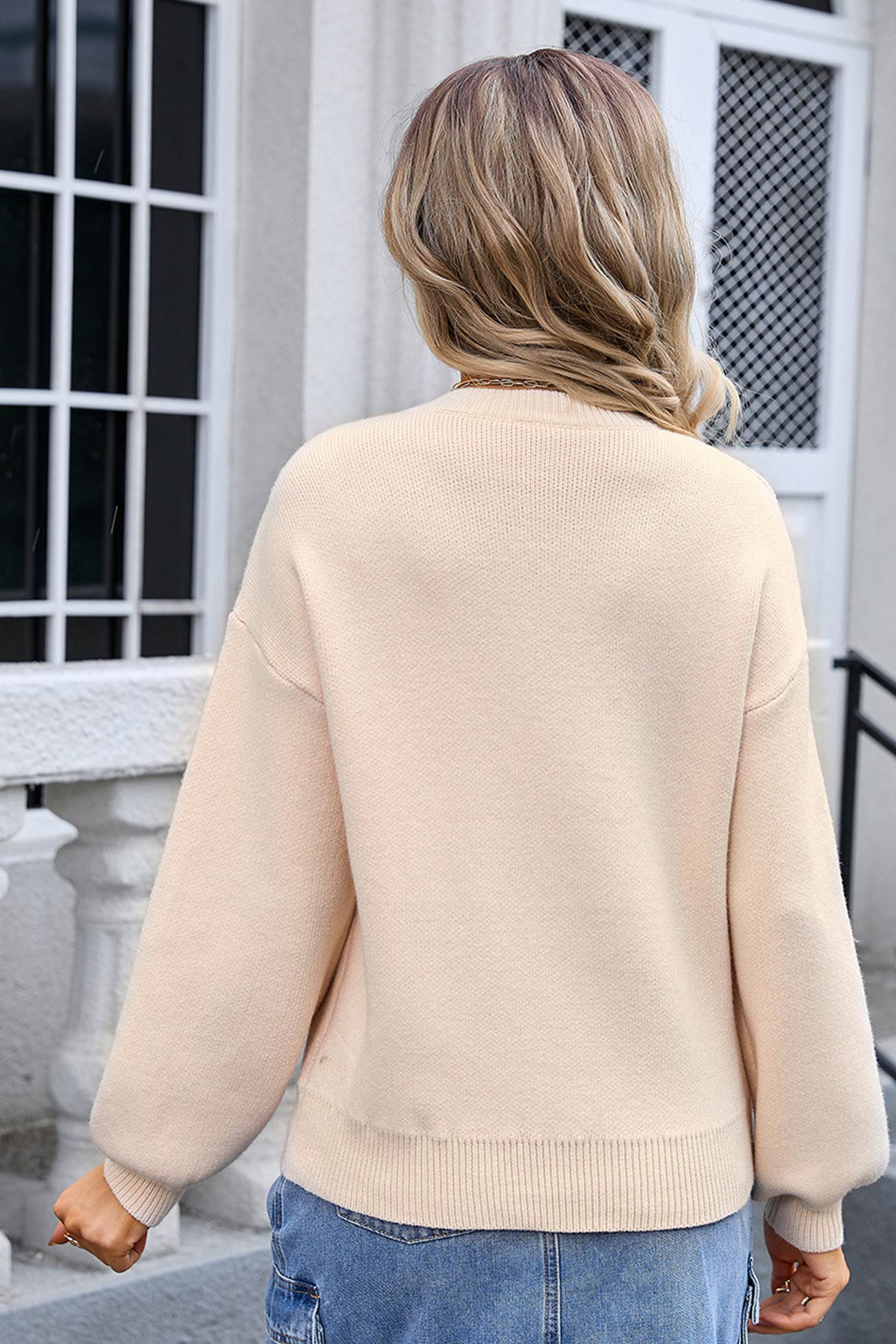 Solveig | Crew neck sweater with bow graphic