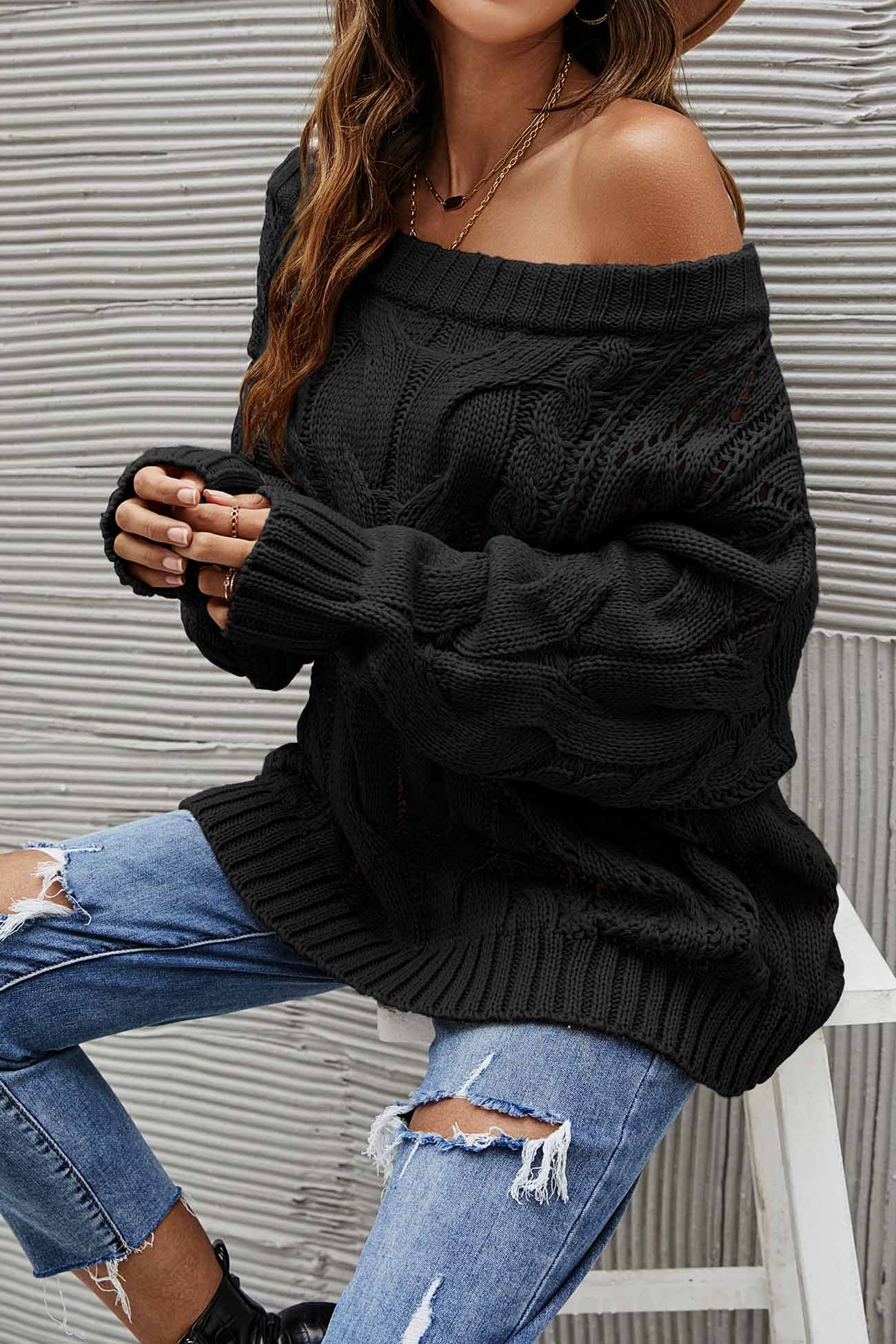 Janine | Knitted jumper with a dropped shoulder and a hollowed-out cable pattern