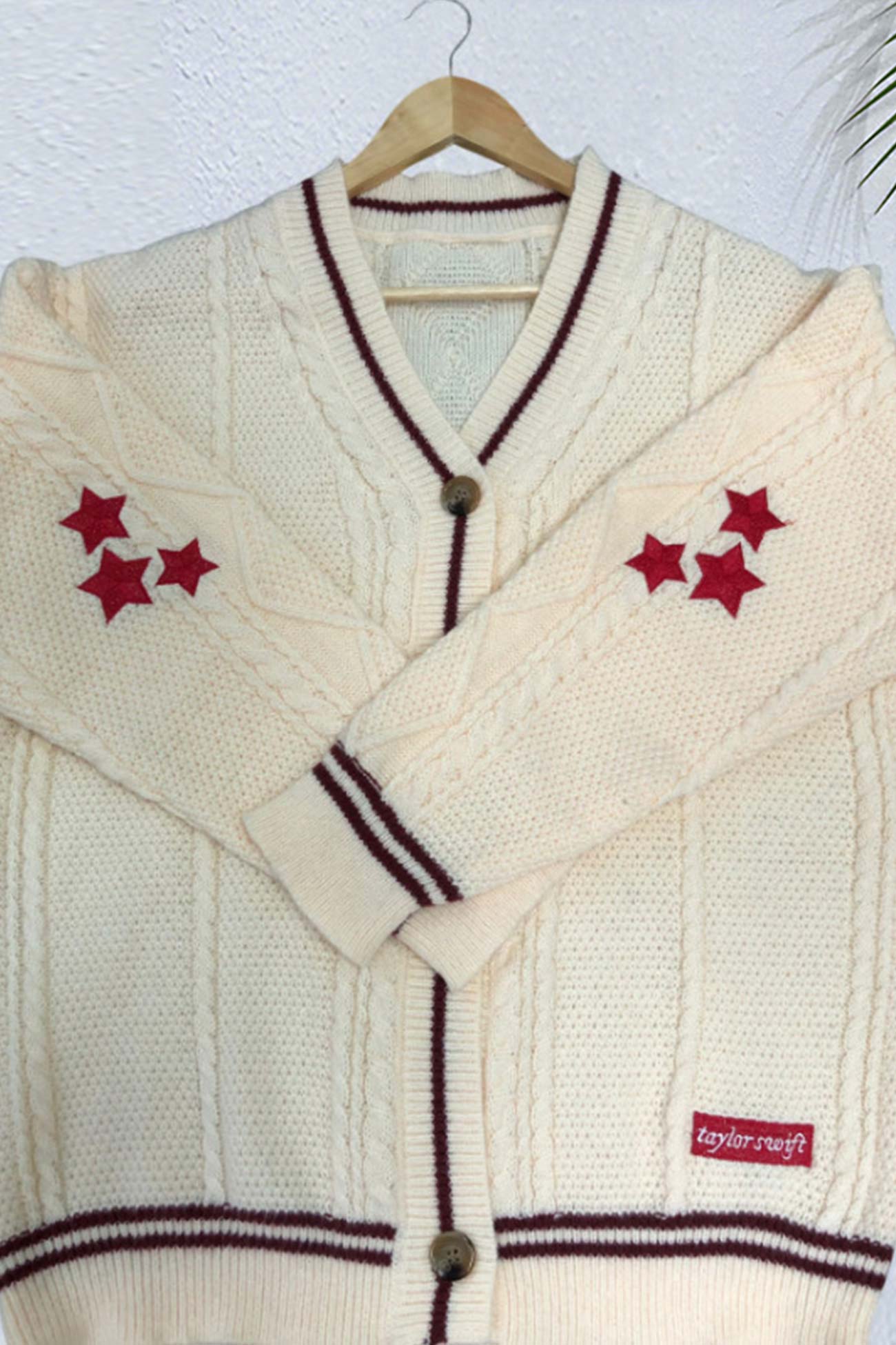Otilia | Cardigan with five-pointed star embroidery